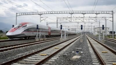 Whoosh, proyek kereta cepat, KCIC, APBN, Danantara Indonesia, KAI, Prasetyo Hadi, Purbaya Yudhi Sadewa, Prabowo Subianto