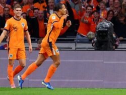 Van Dijk Rayakan Gol dengan Selebrasi Mirip Ole Romeny, Ini Maknanya