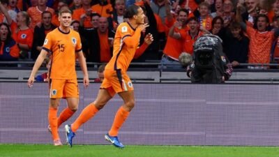 Van Dijk selebrasi Ole Romeny, Van Dijk vs Ole Romeny, selebrasi Virgil van Dijk, Timnas Belanda vs Finlandia, Piala Dunia 2026, pituluik