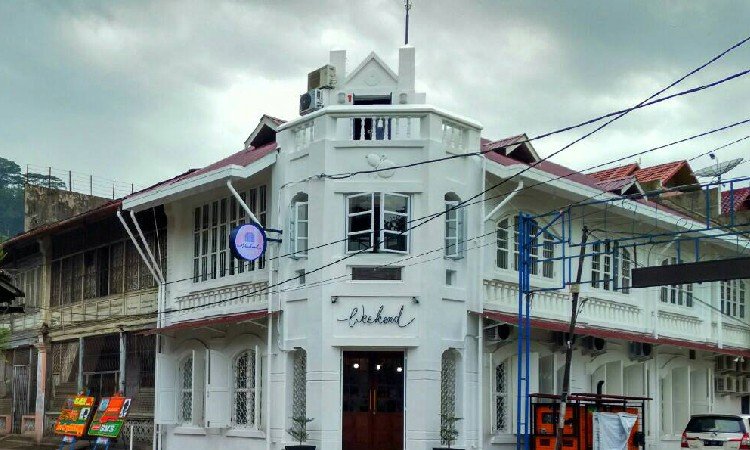 Kawasan Kota Tua Padang dengan bangunan kolonial bersejarah.