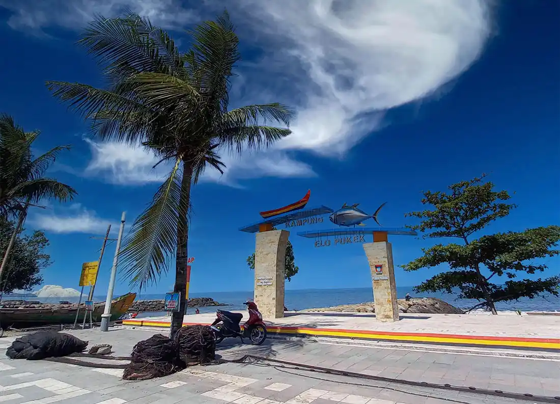 Taplau Pantai Padang, Ikon Wisata Sunset Favorit