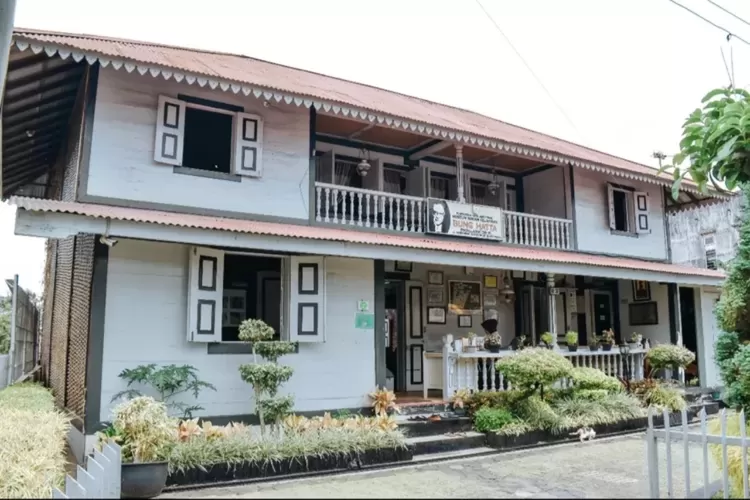 Rumah Kelahiran Bung Hatta di Bukittinggi, simbol awal perjalanan proklamator Indonesia.