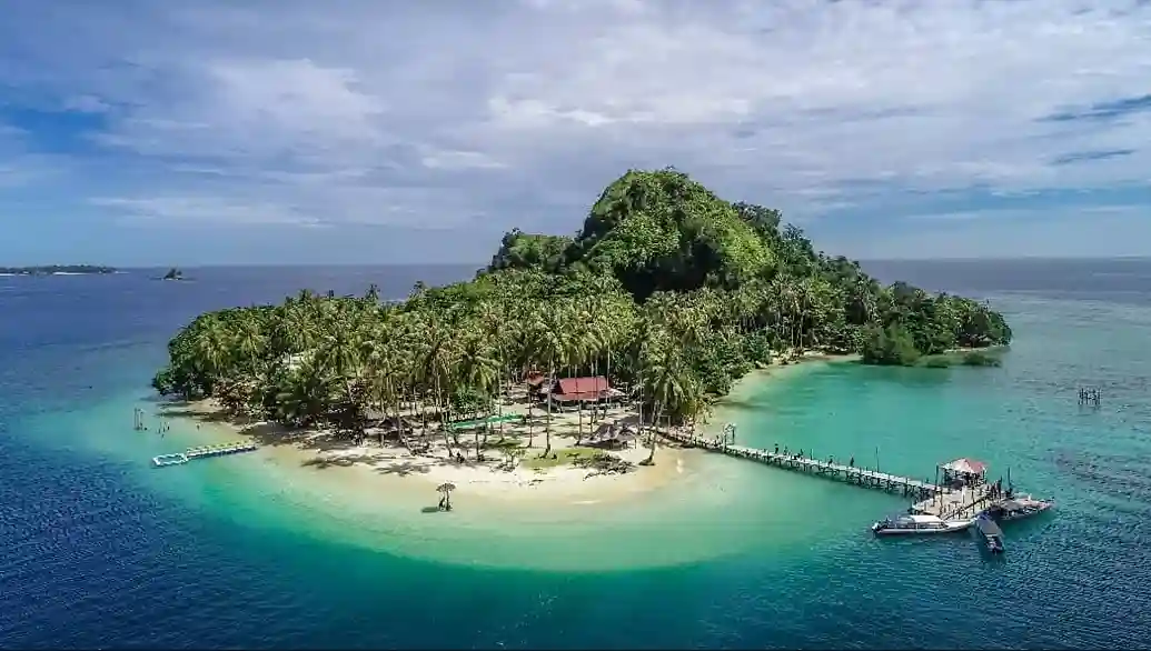 Keindahan pasir putih dan laut jernih Pulau Pasumpahan Padang