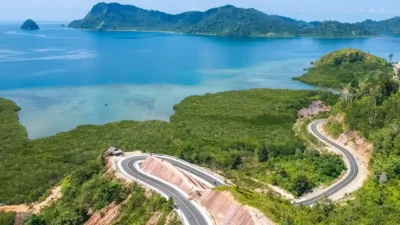 Panorama Teluk dari Puncak Mandeh Sumatra Barat
