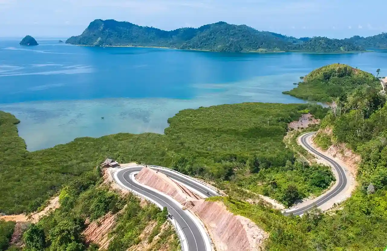 Panorama Teluk dari Puncak Mandeh Sumatra Barat