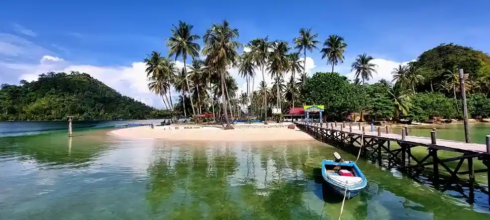 Keindahan pasir putih dan laut jernih Pulau Pasumpahan Padang