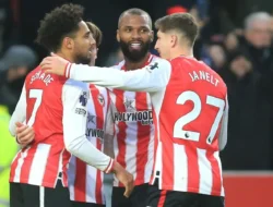 Brentford vs Bournemouth: Schade Hat-trick, Bees Menang 4-1