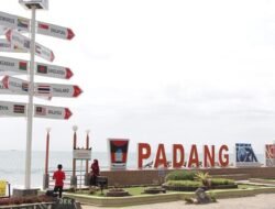 Taplau Pantai Padang, Ikon Wisata Sunset Favorit