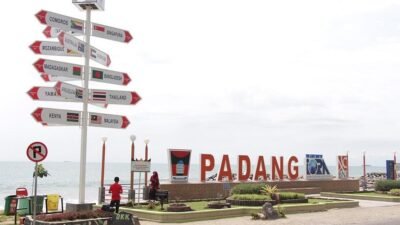 Taplau Pantai Padang, Ikon Wisata Sunset Favorit