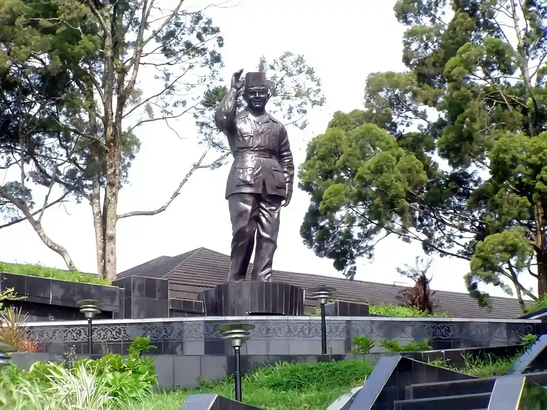 Patung Bung Hatta di Taman Monumen Proklamator Bukittinggi