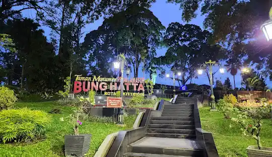 Patung Bung Hatta di Taman Monumen Proklamator Bukittinggi