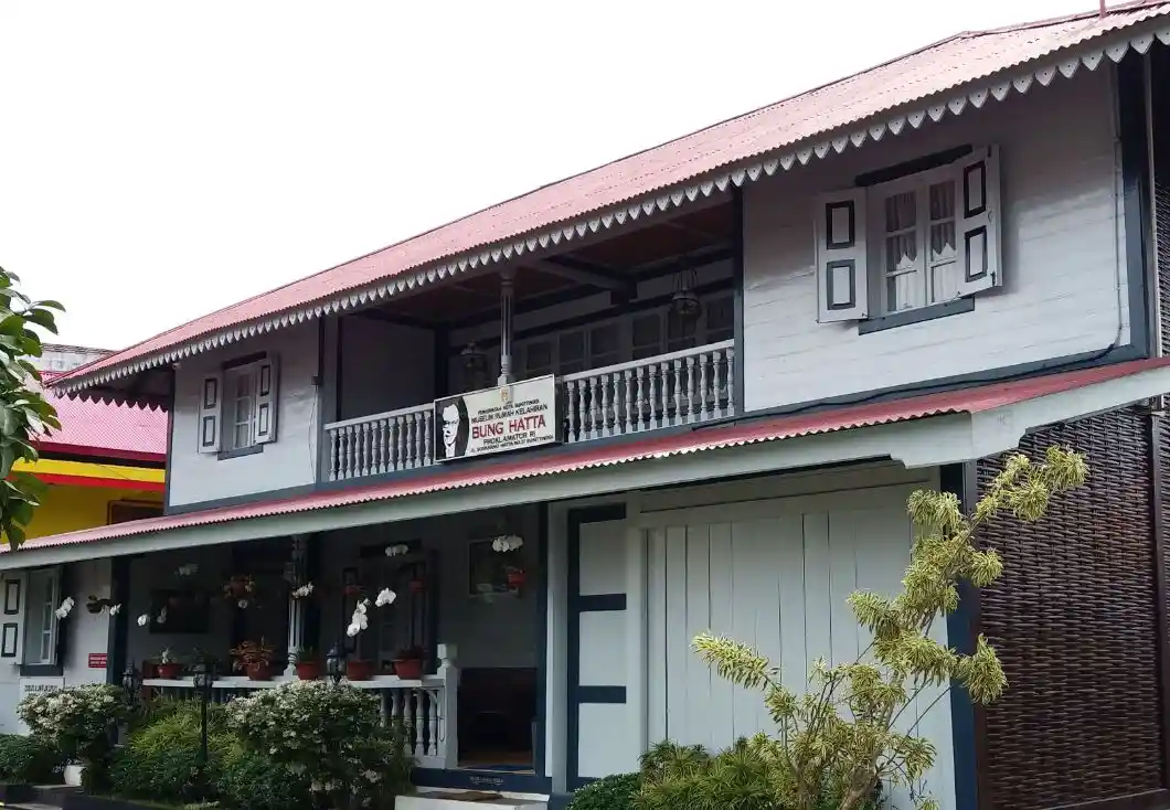 Rumah Kelahiran Bung Hatta di Bukittinggi, simbol awal perjalanan proklamator Indonesia.