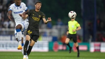 Bradley Barcola mencetak gol penentu kemenangan PSG atas Auxerre di Ligue 1.