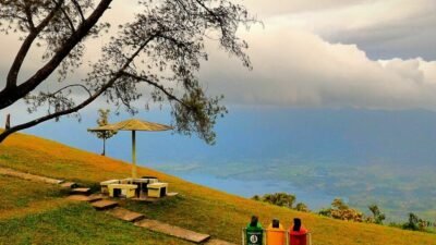 Biaya Masuk Puncak Lawang Terbaru dan Daya Tariknya