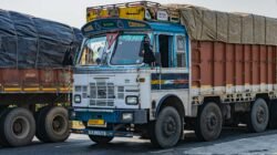 Ilustrasi langkah-langkah mandi wajib lengkap mulai dari niat hingga pengeringan tubuh