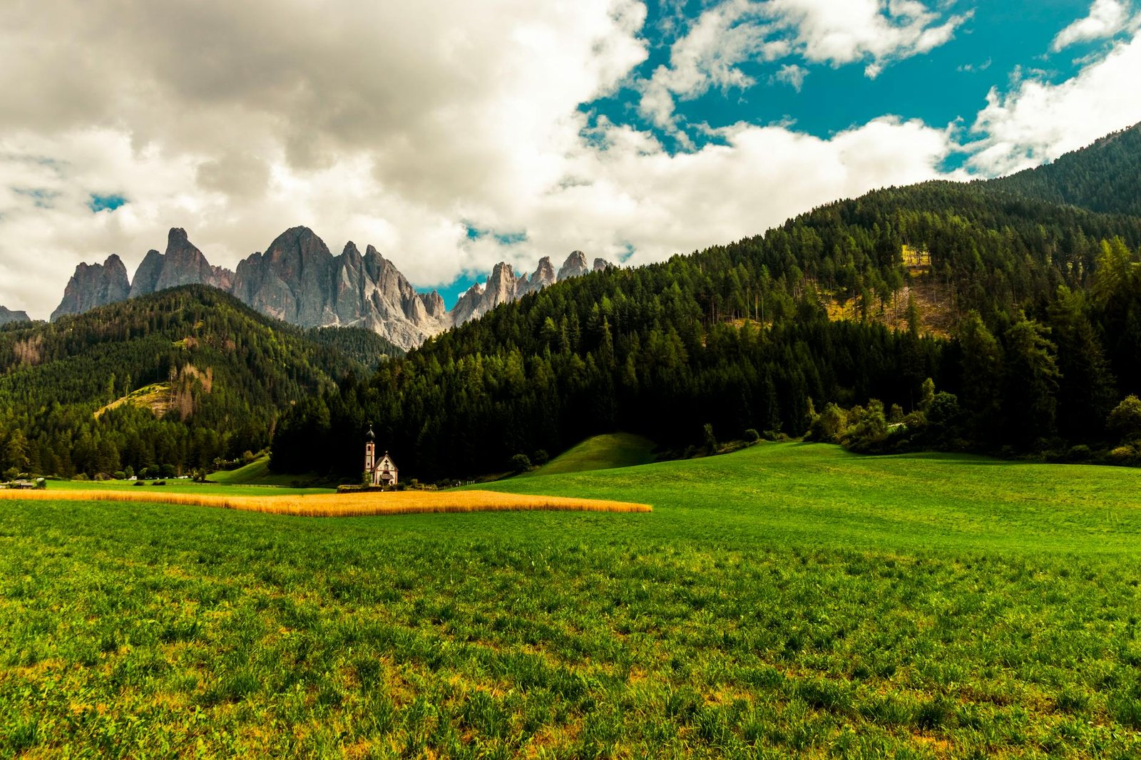 Poster sinetron RCTI terpopuler dengan alur cerita seru dan pemeran terkenal