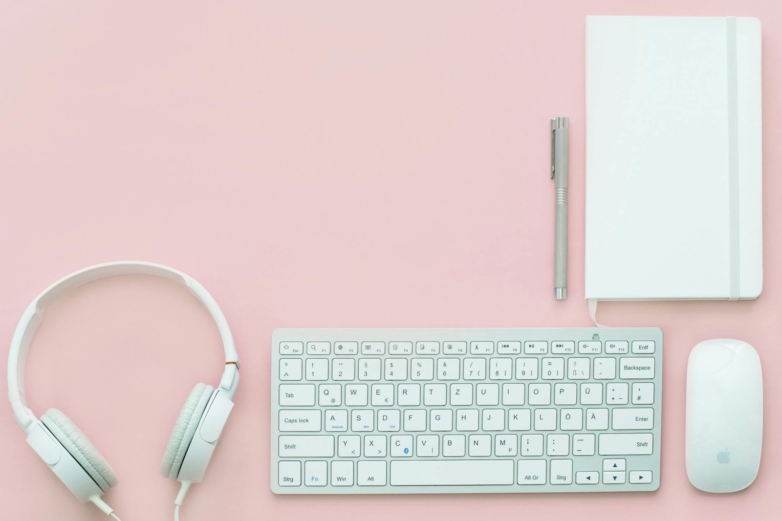 Grafik niche blog menguntungkan menampilkan topik keuangan, teknologi, dan gaya hidup yang menghasilkan pendapatan tinggi.